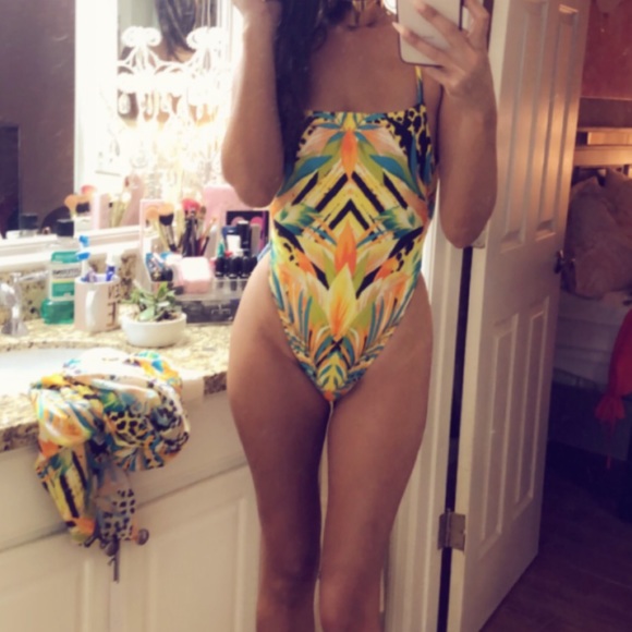 👙Forever 21 One-Piece Bathingsuit👙 - Picture 3 of 5